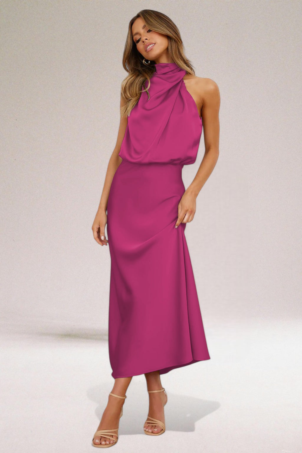 Flavia™ | Robe glamour en satin avec encolure