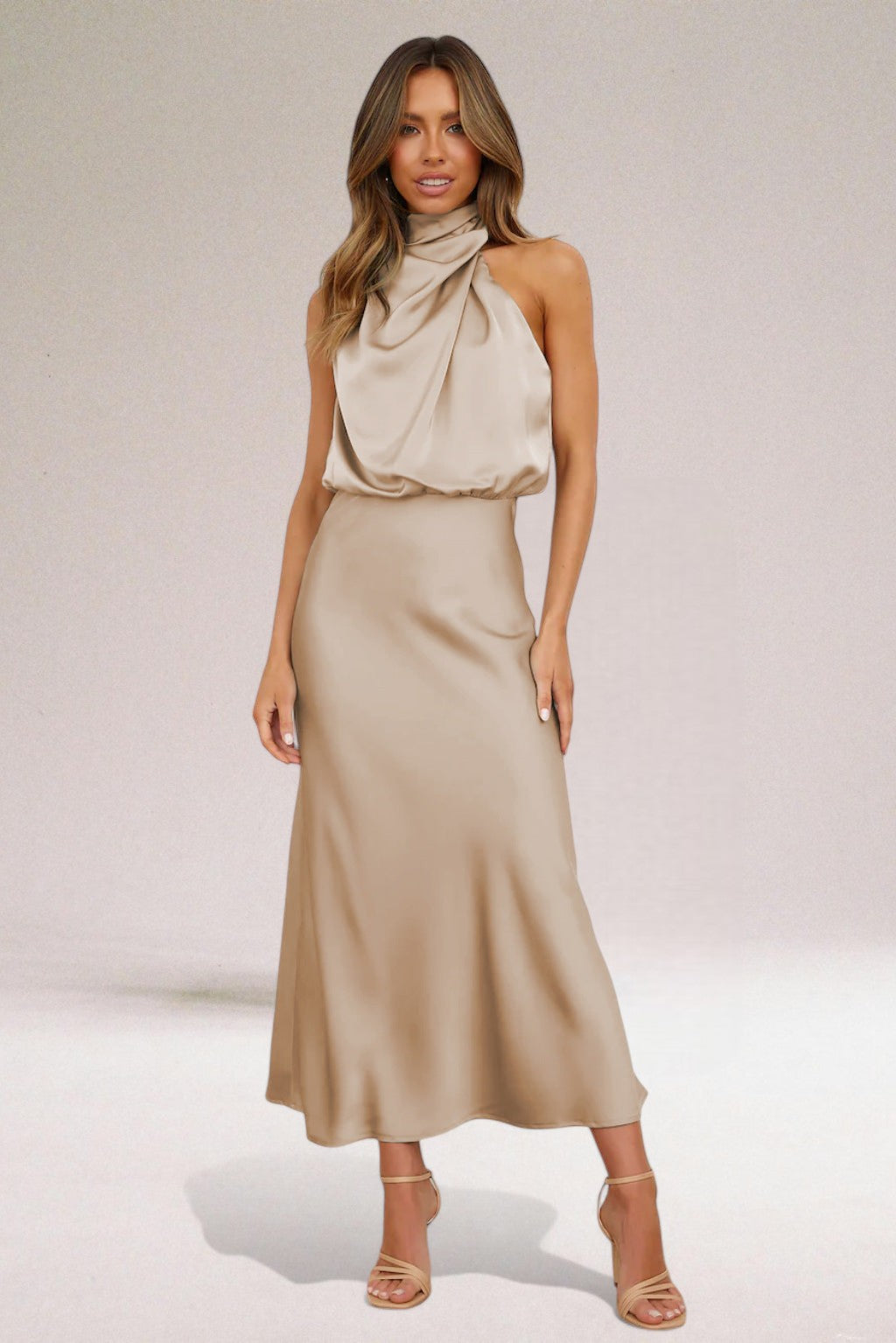 Flavia™ | Robe glamour en satin avec encolure