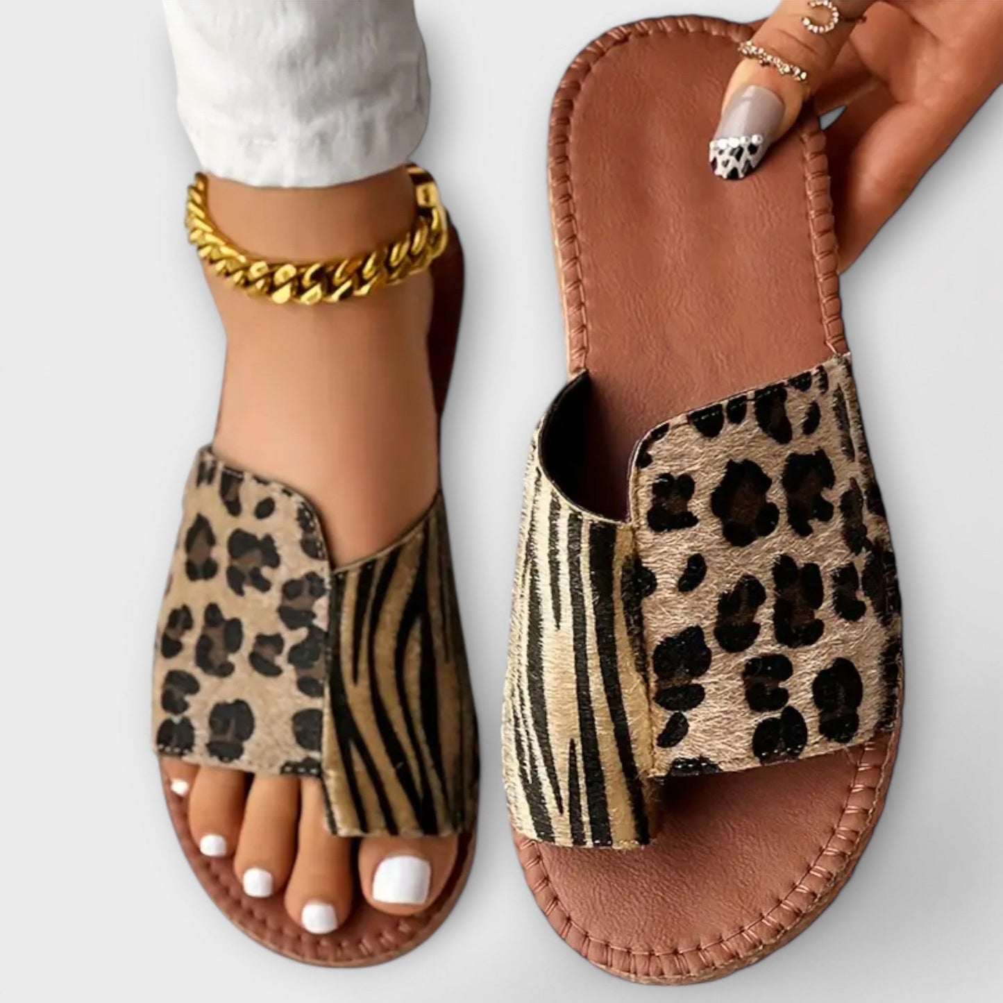 Pantoufles bicolores stylées avec motif léopard