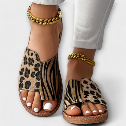 Pantoufles bicolores stylées avec motif léopard