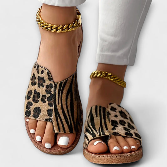 Pantoufles bicolores stylées avec motif léopard