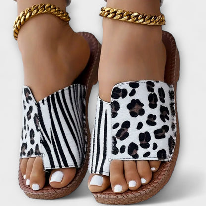 Pantoufles bicolores stylées avec motif léopard